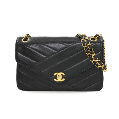 Pre-owned Chanel Black Leather Shoulder Bag ()
