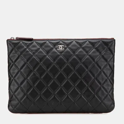 Pre-owned Chanel Black Medium Quilted Lambskin O Case Clutch