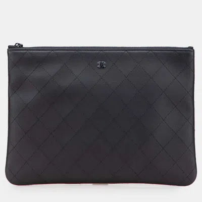 Pre-owned Chanel Black Medium Stitched Calfskin Cc Cosmetic Case