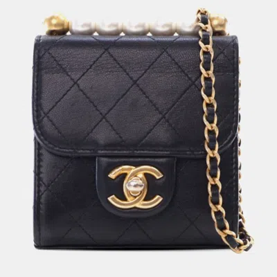 Pre-owned Chanel Black Mini Goatskin Chic Pearls Clutch On Chain
