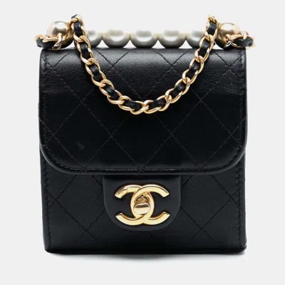 Pre-owned Chanel Black Mini Goatskin Chic Pearls Clutch On Chain