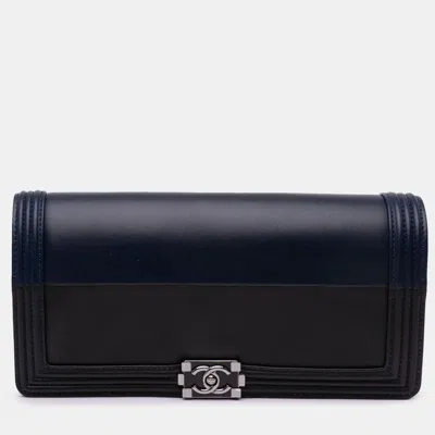 Pre-owned Chanel Black Navy Blue Bicolor Lambskin Boy Clutch