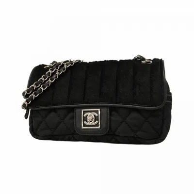 Pre-owned Chanel Black Nylon Canvas Leather Shoulder Bag ()