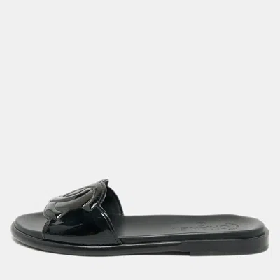 Pre-owned Chanel Black Patent Leather Cc Flat Slides Size 38.5