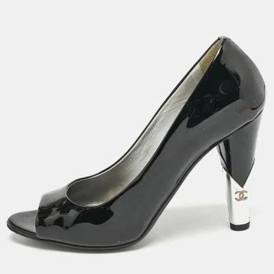 Pre-owned Chanel Black Patent Leather Cc Pearl Embellished Peep Toe Pumps Size 38.5