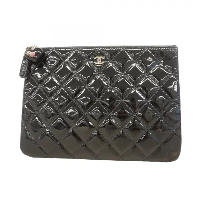 Pre-owned Chanel Black Patent Leather Clutch Bag ()