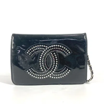 Pre-owned Chanel Black Patent Leather Pochette Shoulder Bag ()