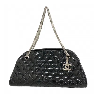 Pre-owned Chanel Black Patent Leather Shoulder Bag ()