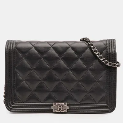 Pre-owned Chanel Black Quilted Lambskin Boy Wallet On Chain