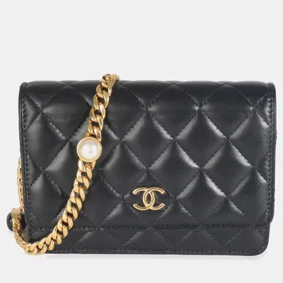 Pre-owned Chanel Black Quilted Lambskin Cc Pearl Enamel Clutch On Chain
