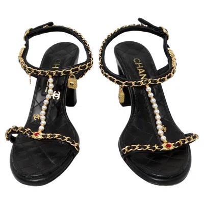 Pre-owned Chanel Black Quilted Lambskin Leather Chain T-strap Charm Sandals 2022