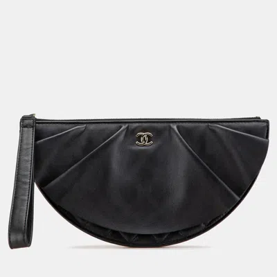 Pre-owned Chanel Black Quilted Lambskin Wave Clutch