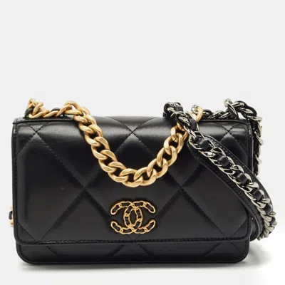 Pre-owned Chanel Black Quilted Leather 19 Flap Wallet On Chain