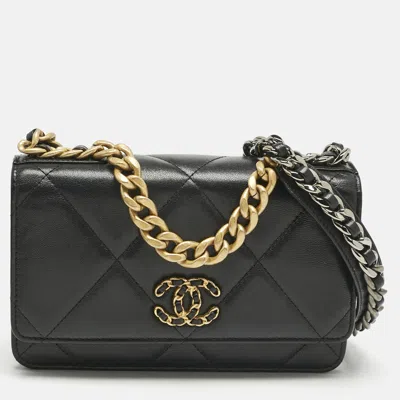 Pre-owned Chanel Black Quilted Leather 19 Flap Wallet On Chain