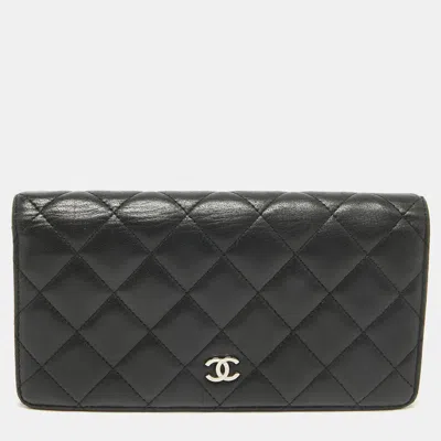 Pre-owned Chanel Black Quilted Leather Cc L Yen Continental Wallet