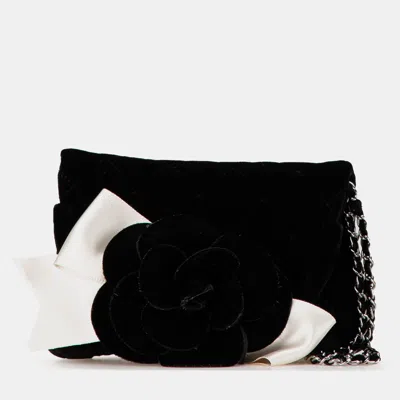 Pre-owned Chanel Black Quilted Velvet Camellia Wristlet Clutch