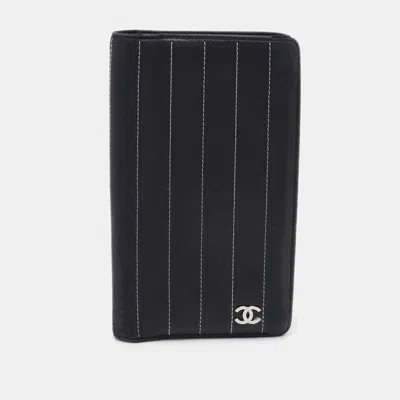 Pre-owned Chanel Black Striped Leather Vertical Cc Wallet