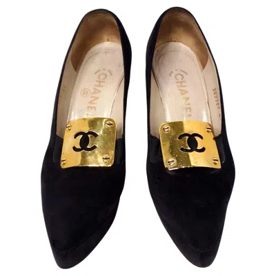 Pre-owned Chanel Black Suede Interlocking Cc Logo Plate Loafer Heels Circa 1990s