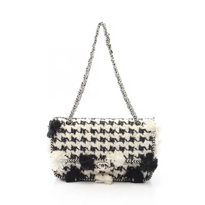 Pre-owned Chanel Black White Canvas Fabric Shoulder Bag () In Multi