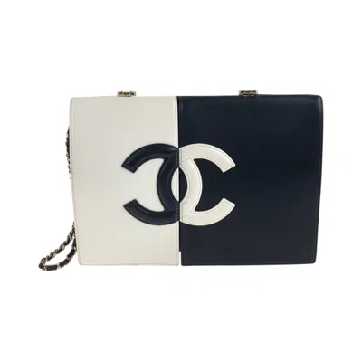 Pre-owned Chanel Black White Leather Clutch Bag () In Black, White