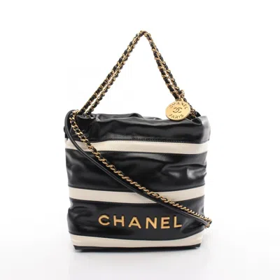 Pre-owned Chanel Black White Leather Shoulder Bag () In Black, White