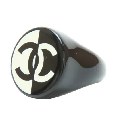 Pre-owned Chanel Black White Plastic Band Ring () In Black, White