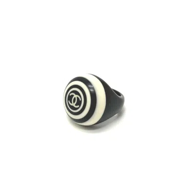Pre-owned Chanel Black White Plastic Band Ring () In Multi