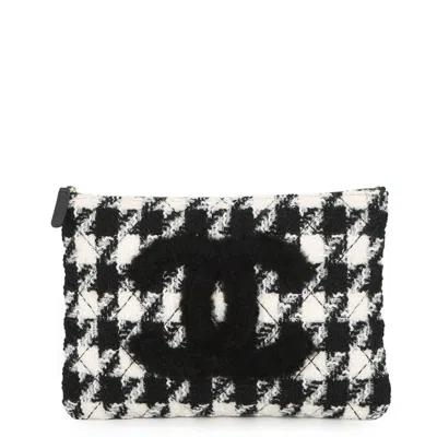 Pre-owned Chanel Black White Tweed Clutch Bag () In Multi