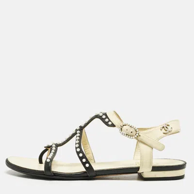 Pre-owned Chanel Black/beige Leather Faux Pearl Embellished Flat Sandals Size 36