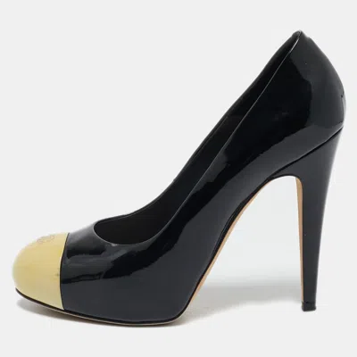 Pre-owned Chanel Black/cream Patent Cc Cap Toe Pumps Size 39