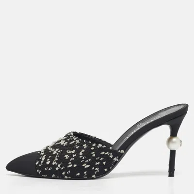 Pre-owned Chanel Black/white Canvas And Tweed Cc Cap Toe Mules Size 38