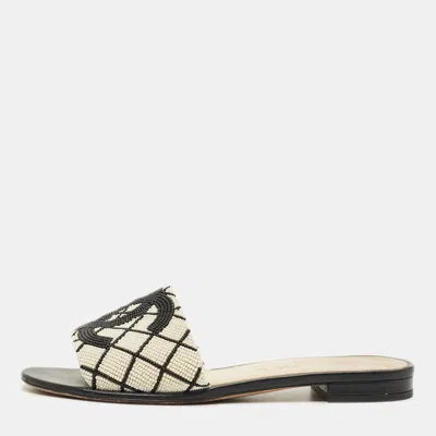 Pre-owned Chanel Black/white Faux Pearl Embellished Cc Flat Slides Size 36.5