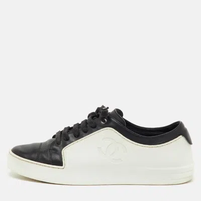 Pre-owned Chanel Black/white Leather And Rubber Cc Cap Toe Lace Up Sneakers Size 39