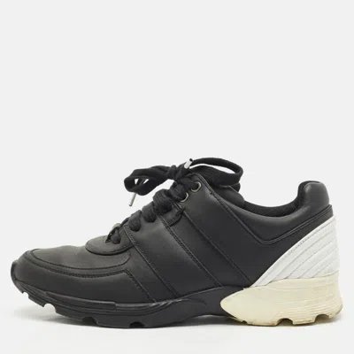 Pre-owned Chanel Black/white Leather Cc Lace Up Sneakers Size 39