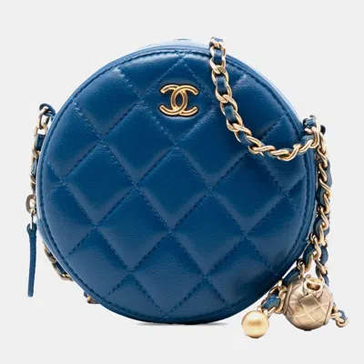 Pre-owned Chanel Blue Cc Quilted Lambskin Pearl Crush Round Clutch With Chain