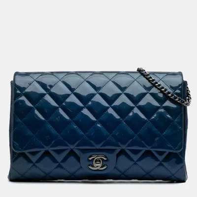 Pre-owned Chanel Blue Cc Quilted Patent Clutch With Chain