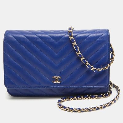 Pre-owned Chanel Blue Chevron Leather Classic Wallet On Chain