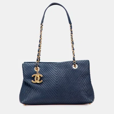 Pre-owned Chanel Blue Medium Chevron Wrinkled Lambskin Medallion Charm Tote