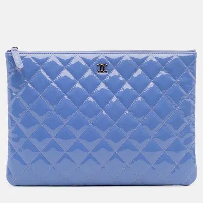 Pre-owned Chanel Blue Medium Quilted Patent O Case Clutch