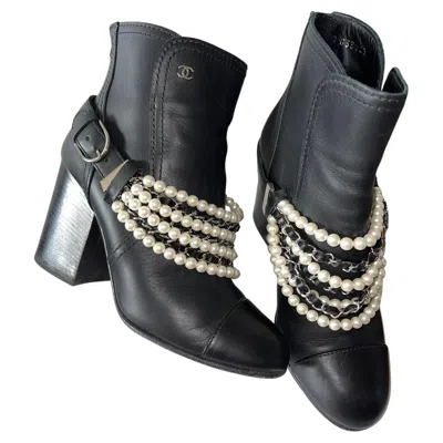 Pre-owned Chanel Boots With Pearls And Chains Black