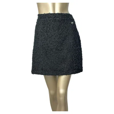 Pre-owned Chanel Bouclé Mini Skirt Sz.40 In Black