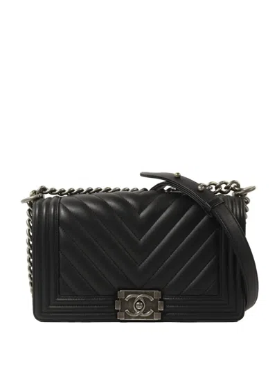 Pre-owned Chanel Boy 25 Chevron-quilted Shoulder Bag In Black