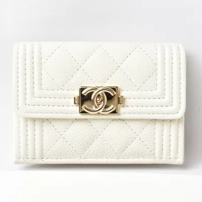 Pre-owned Chanel Boy  Off-white Caviar Leather Wallet (bi-fold) ()