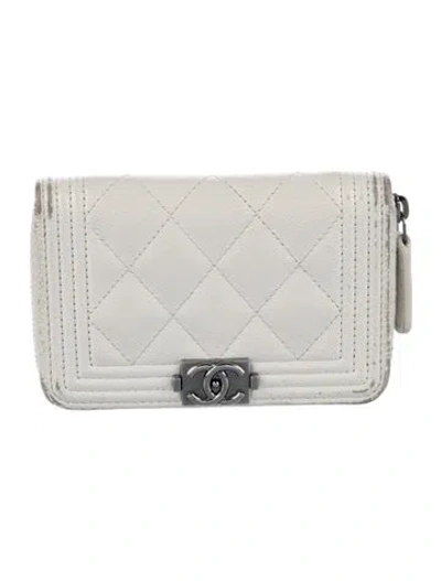 Pre-owned Chanel Boy Interlocking Cc Logo Wallet In White