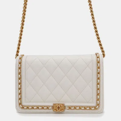 Pre-owned Chanel Boy White Soft Caviar Leather Round Chain Wallet