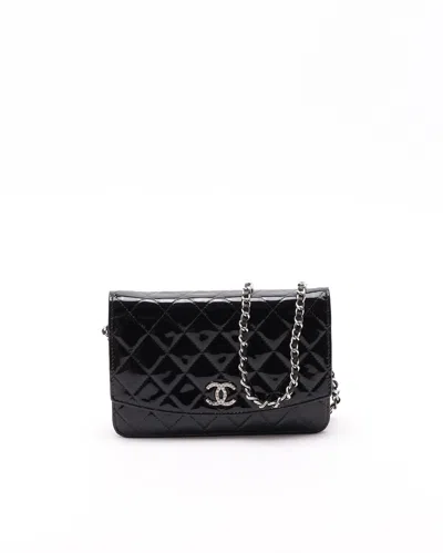 Pre-owned Chanel Brilliant Patent Cc Wallet On Chain Bag In Black