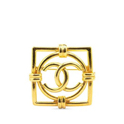Pre-owned Chanel Brooch () In Gold