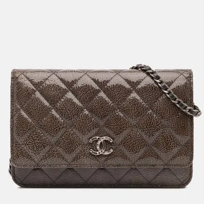 Pre-owned Chanel Brown Cc Quilted Shiny Crumpled Calfskin Wallet On Chain