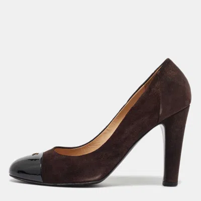 Pre-owned Chanel Brown/black Suede And Patent Leather Cc Cap Toe Pumps Size 40