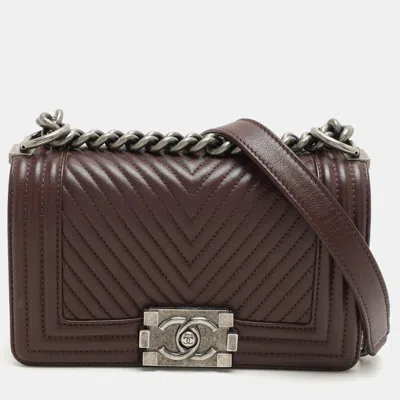 Pre-owned Chanel Burgundy Chevron Leather Small Boy Flap Bag In White